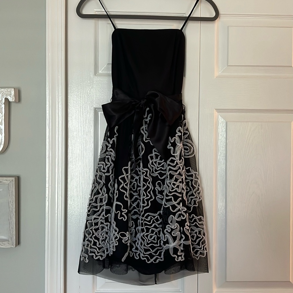 Adrianna Papell Black & White Strapless Tulle Party Dress with Satin Bow Size 0